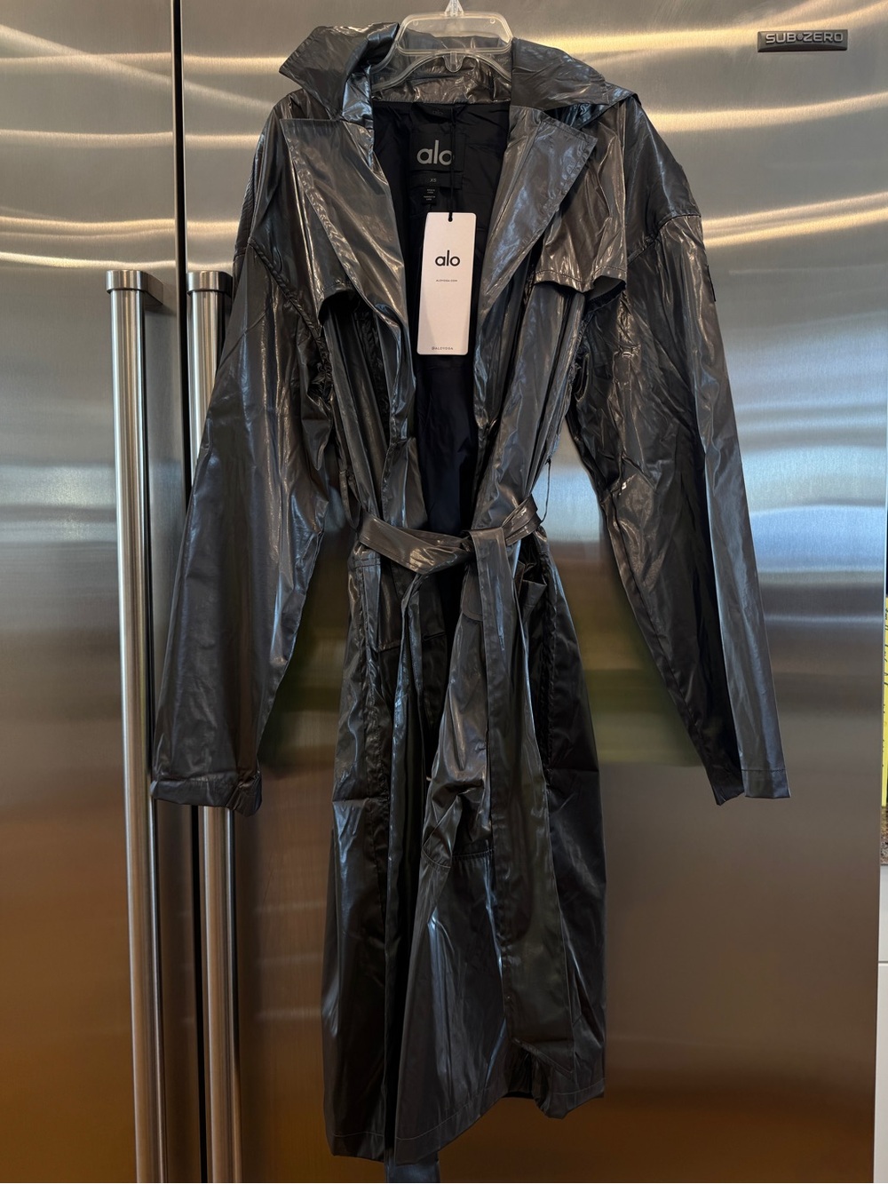 NWT Alo Yoga Metallic Break Line Trench Jacket - Silver , Rain Resistant , NEW